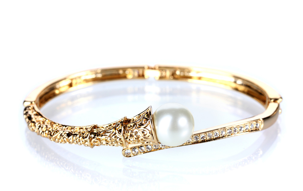 How Custom Bracelets for Women Near Me in Alpharetta GA Work